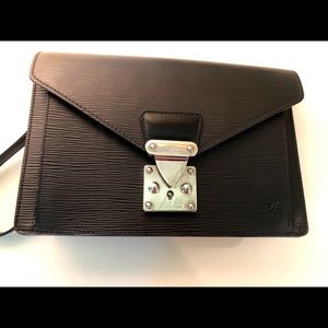 🌻💯% Authentic Louis Vuitton Clutch